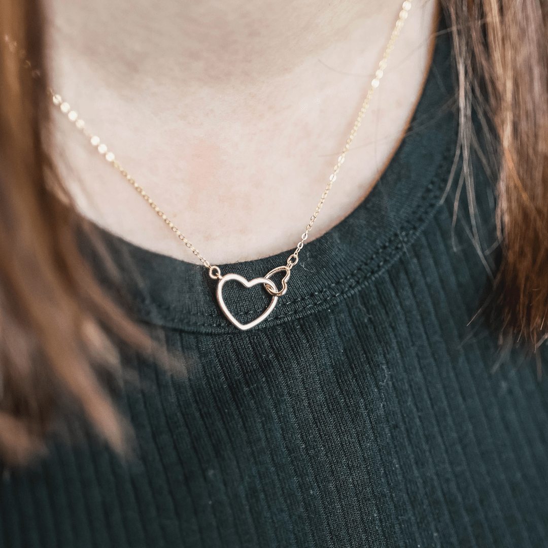 gold interlocking hearts necklace